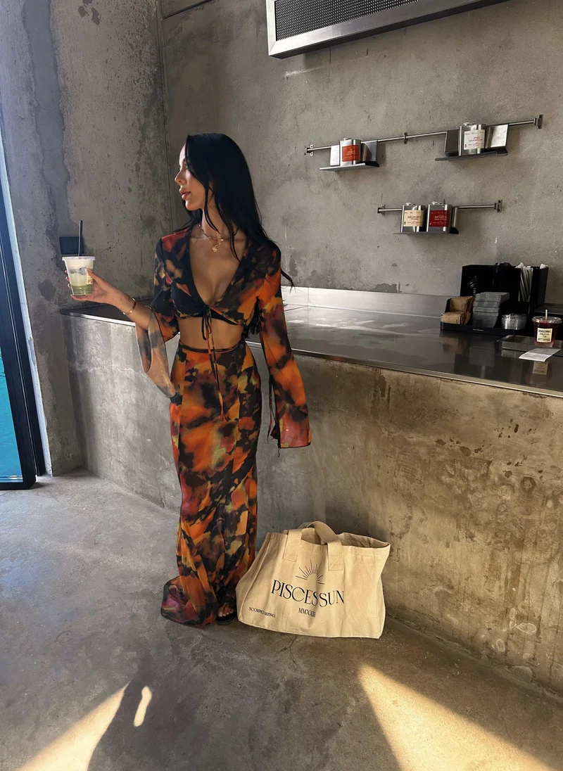 سكوربيورايزينغ بلوزة صولي بربطة أمامية بتصميم صبغ برتقالي